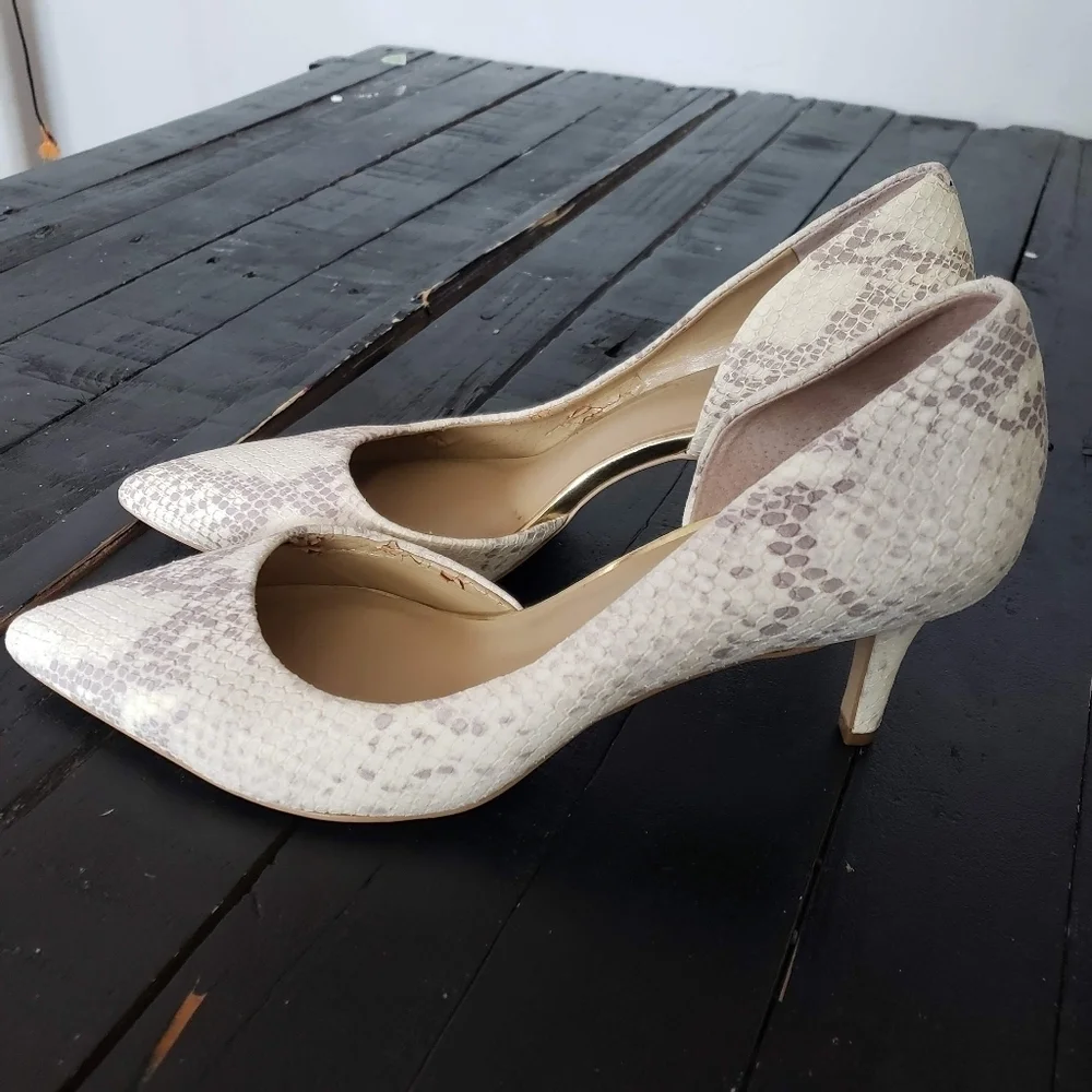 Ann Taylor Women's 9.5 Snakeskin Suede Pointed Toe Heels Beige Grey Cutout